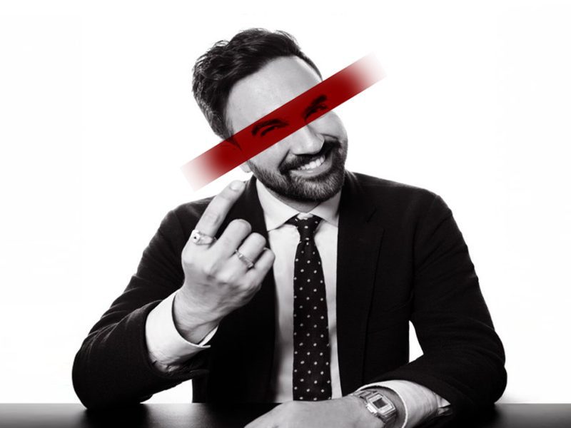 فرش قرمز و چراغ قرمز